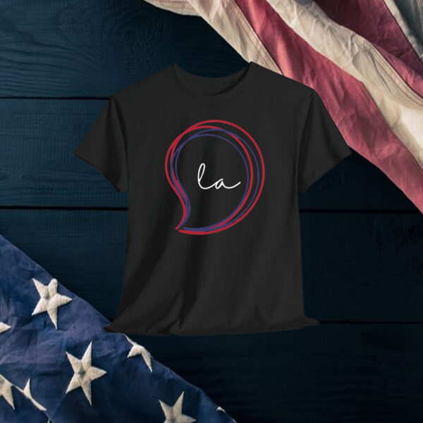 Clever Comma La T-Shirt - Playful Wordplay Supporting Kamala Harris for 2024 Shirt