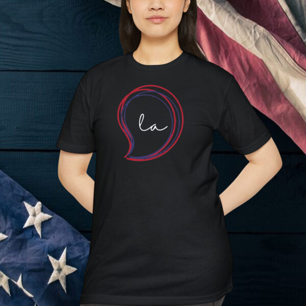 Clever Comma La T-Shirt - Playful Wordplay Supporting Kamala Harris for 2024 Shirt