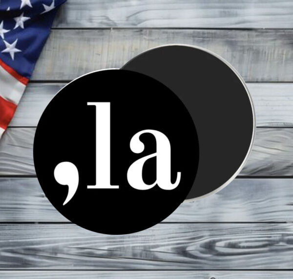 Comma-La Kamala Harris 2024 Button